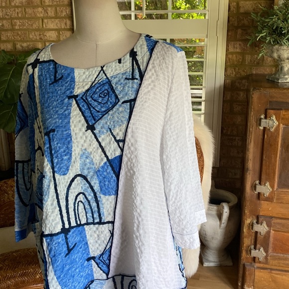 MOONLIGHT BY Y& S ABSTRACT TUNIC TOP IN BLUE HUES, BLACK & WHITE - 3723 XL NEW - Picture 3 of 7